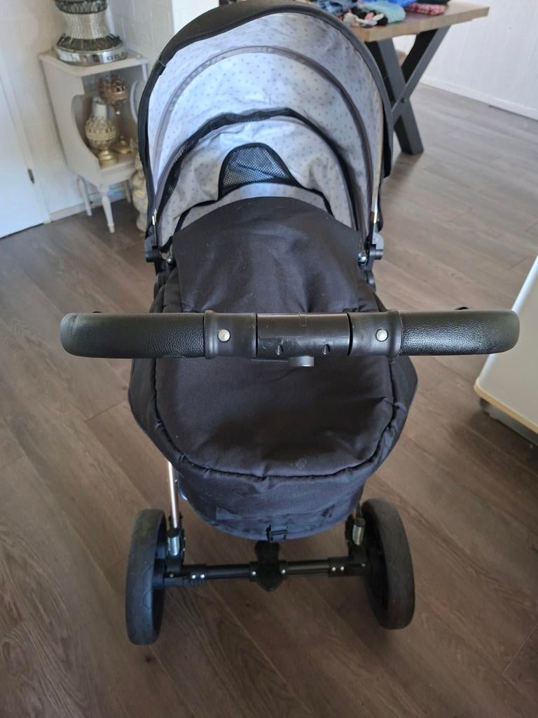 Momi limuru kinderwagen, Kinderen en Baby's, Kinderwagens en Combinaties, Ophalen of Verzenden, Zo goed als nieuw, Combiwagen
