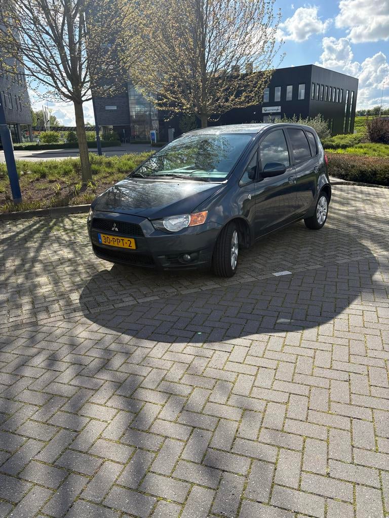 Mitsubishi Colt 1.3 5-DR 2011 Grijs, Auto's, Voorwielaandrijving, Stof, 31 €/maand, Colt