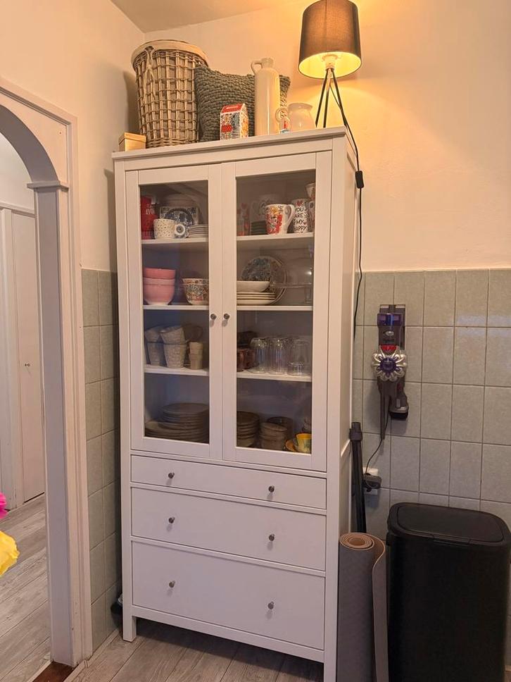 IKEA Hemnes Vitrinekast Wit, Huis en Inrichting, Kasten | Vitrinekasten, Zo goed als nieuw, 150 tot 200 cm, 50 tot 100 cm, 25 tot 50 cm