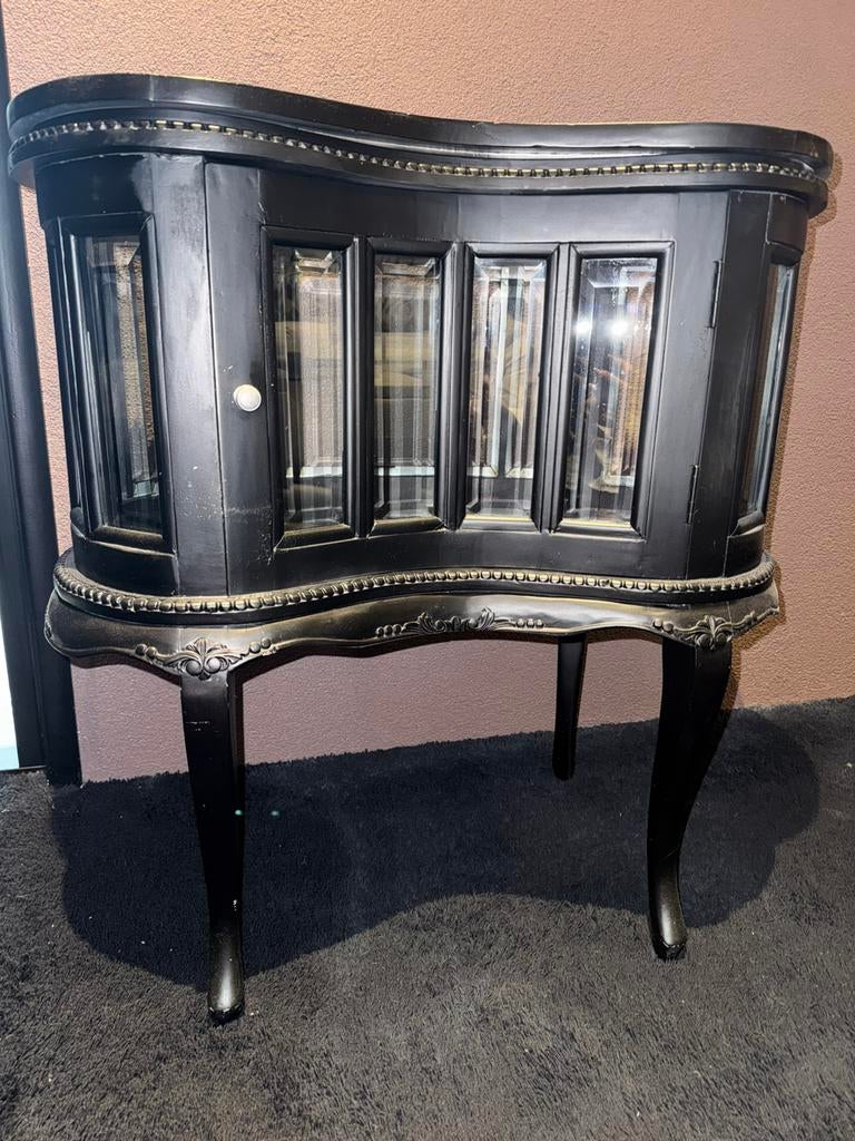 Brocant theekastje, Ophalen