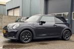Mini Mini 1.5 Cooper Essential 19.466 km. Stijlvol en sporti, Auto's, Mini, Voorwielaandrijving, 136 pk, Euro 6, Leder