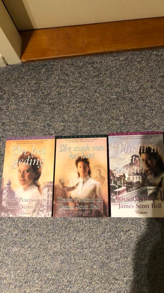 3 boeken Tracy Peterson en James Scott Bell, Boeken, Ophalen, Zo goed als nieuw