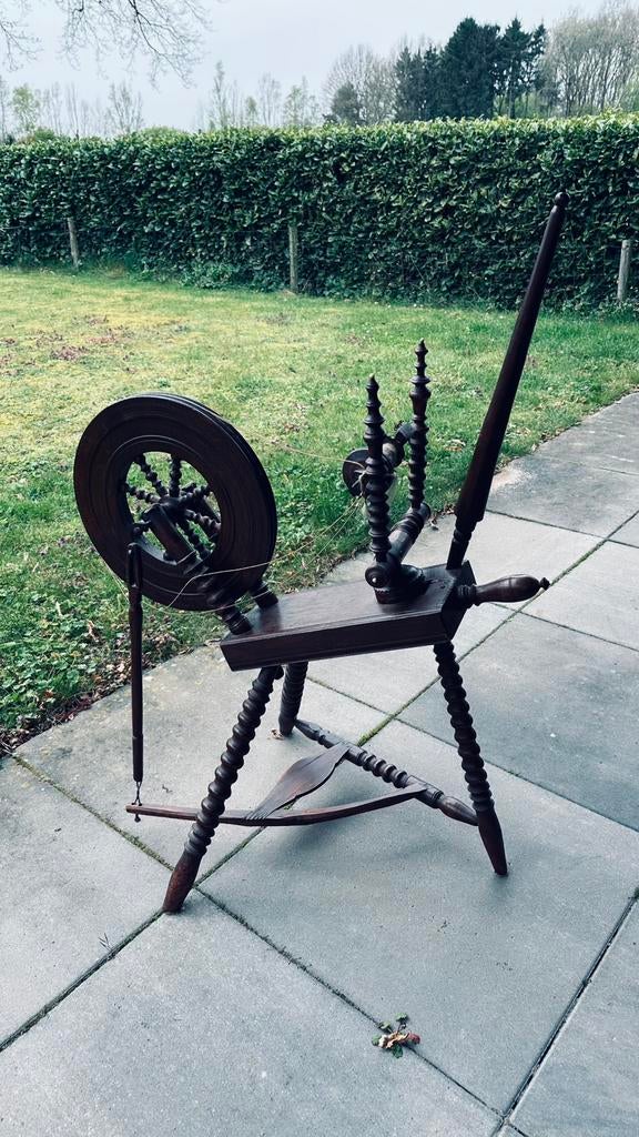 Oud spinnenwiel, Ophalen, Gebruikt, Spinnewiel