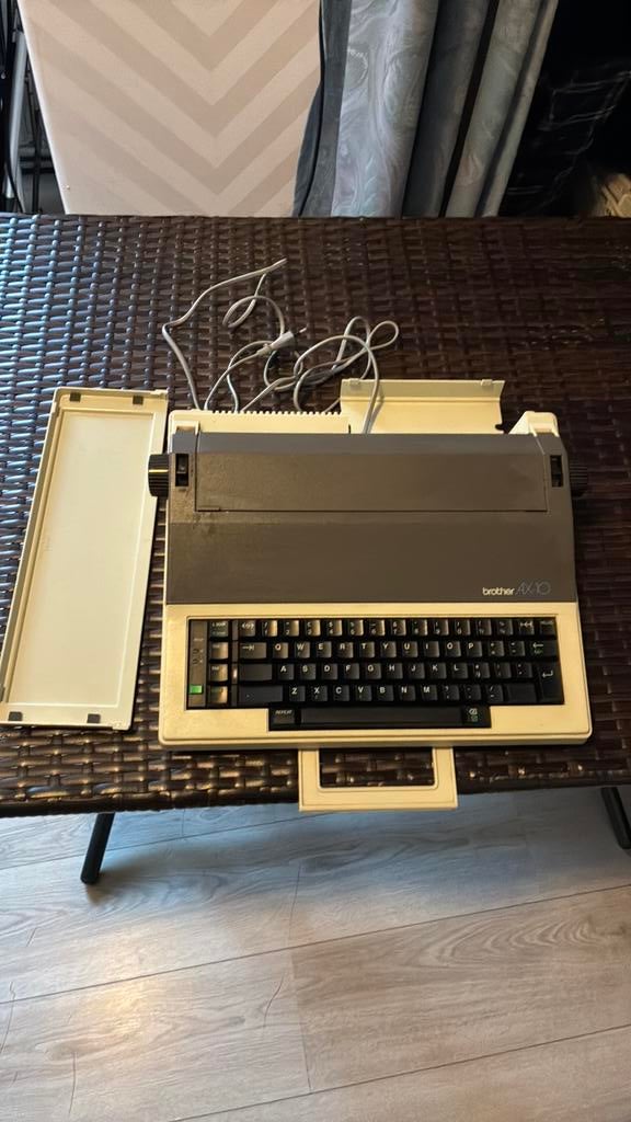 Brother AX10 elektrische typemachine, Diversen, Typemachines, Ophalen of Verzenden, Gebruikt