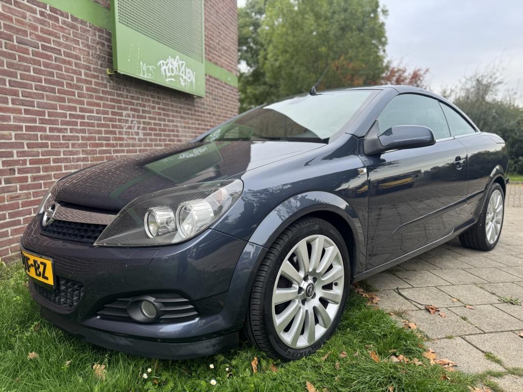Opel Astra TwinTop 1.8 Cosmo*2006*Airco|Cruise|Lmv, 13 km/l, Gebruikt, Zwart, 4 cilinders