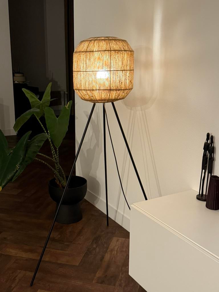 Vloerlamp zwarte poten met juten touw lampenkap, Ophalen, Zo goed als nieuw, Overige materialen, 100 tot 150 cm