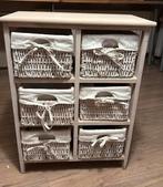 Romantisch ladekastje met witte gestoffeerde rotan laatjes, Huis en Inrichting, Kasten | Ladekasten, Ophalen, 50 tot 100 cm, Zo goed als nieuw