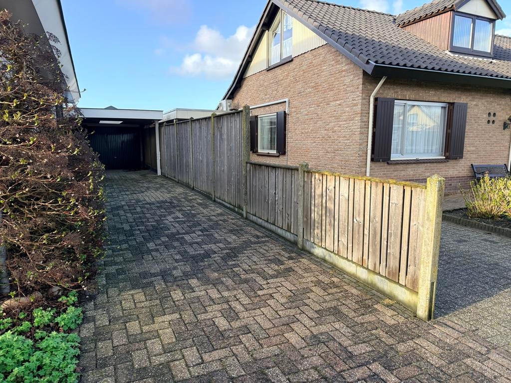 2 lage schuttingdelen 180x90cm met 2 palen, Ophalen, Gebruikt, Minder dan 3 meter, Minder dan 1 meter