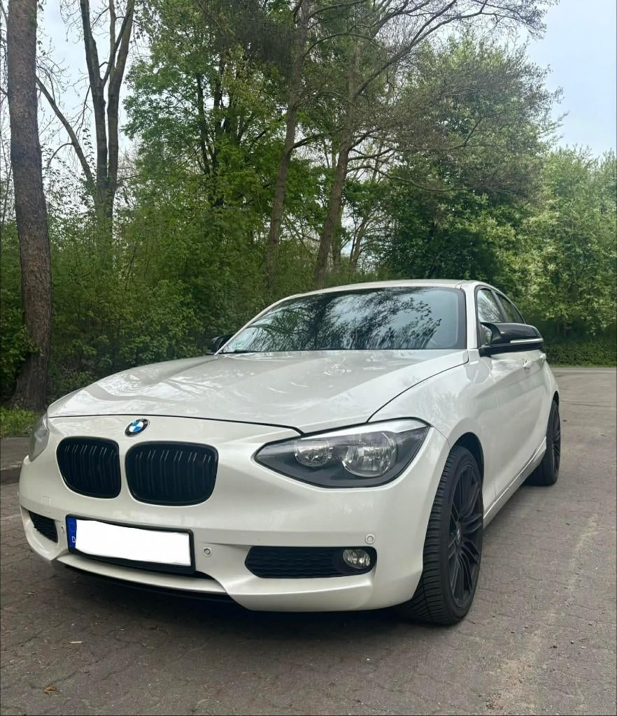 BMW 1 Serie (F20) - Export voertuig (Duits geregistreerd), Auto's, BMW, 4 cilinders, Overige bekleding, Wit, Grijs