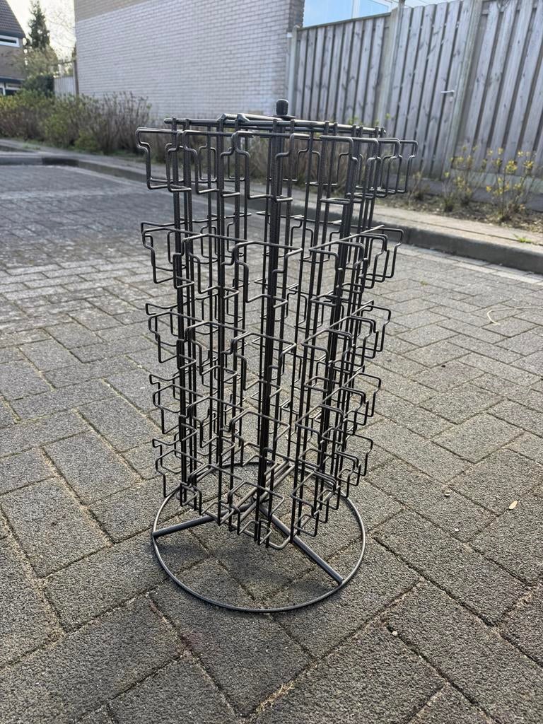 Draaiende visitekaarthouder voor 60 visitekaartjes, Ophalen