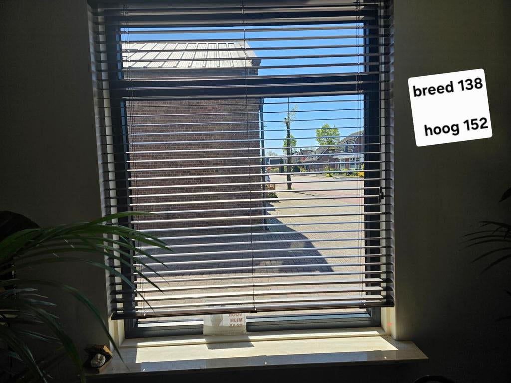 Mooie  brede jaloeziën taupe ,van alminium, Huis en Inrichting, Overige Huis en Inrichting, Ophalen, Zo goed als nieuw