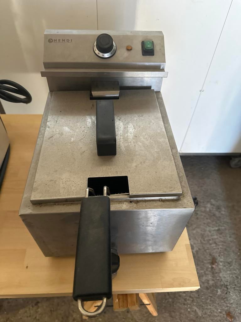 Hendi friteuse, 4 liter of meer, Ophalen, Gebruikt, Uitneembare binnenpan