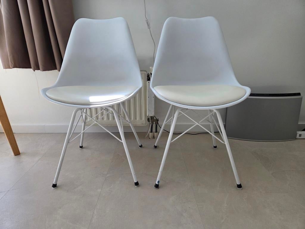 2 witte eetkamerstoelen met zitkussen wit metalen frame, Ophalen, Gebruikt, Twee, Leer