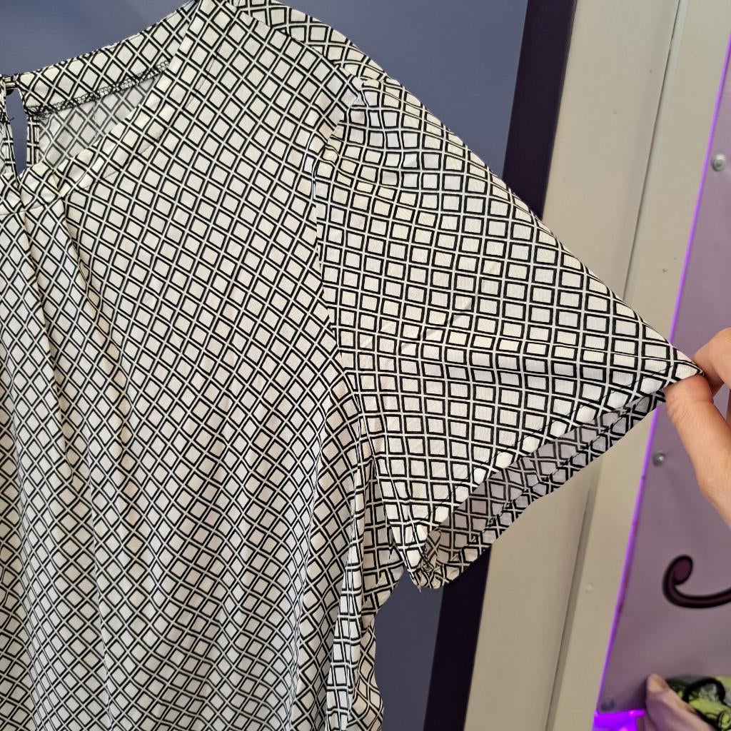 Madeleine top soepelvallend grafisch zw-wit geel mt 44 49115, ., Zwart, Ophalen of Verzenden, Zo goed als nieuw