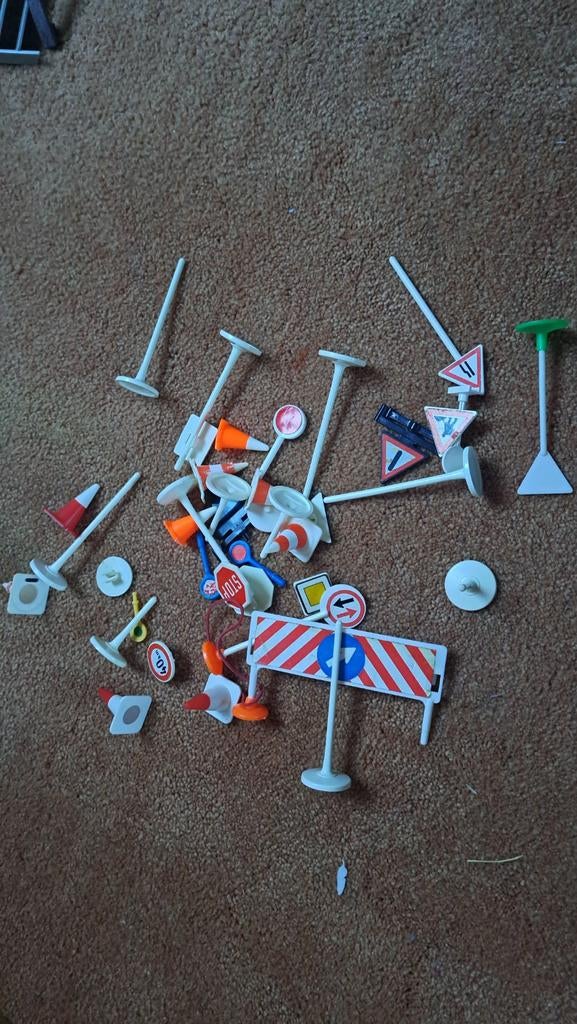 Playmobil verkeers attributen( borden pionnen etc.), Ophalen of Verzenden