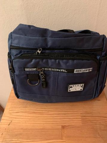 3 Tasjes  beschikbaar voor biedingen