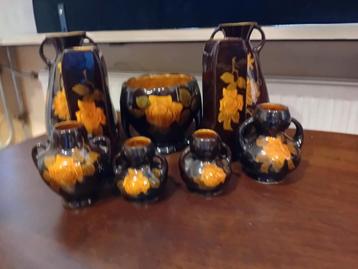 Ceramische potjes voor op de kast beschikbaar voor biedingen