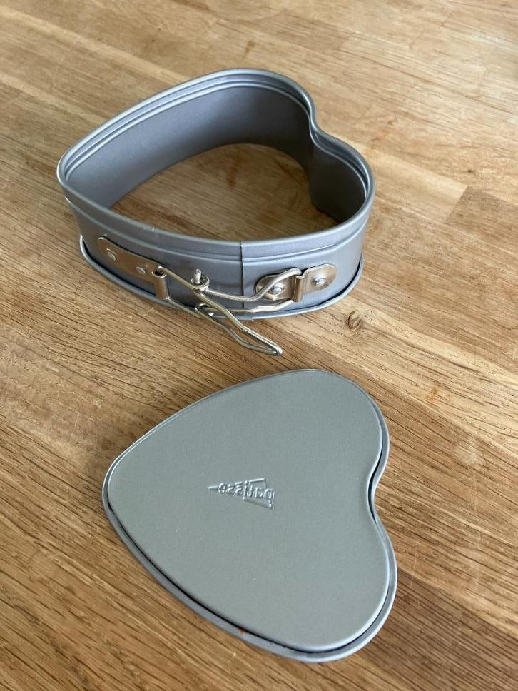 Patisse springvorm hart 10,5cm, Hobby en Vrije tijd, Taarten en Cupcakes maken, Nieuw, Bakvorm, Taarten, Ophalen of Verzenden