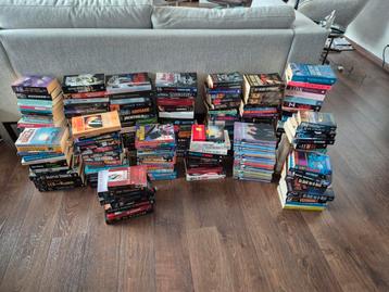 Ruim 200 boeken, voornamelijk thrillers, Nederlands talig beschikbaar voor biedingen