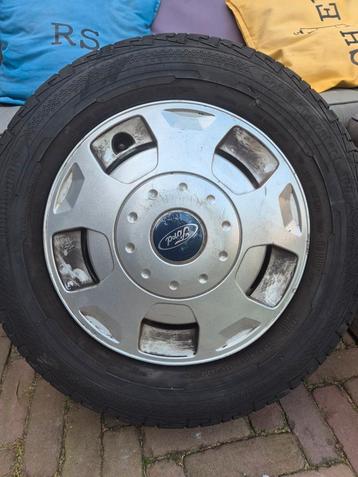 4 banden op velgen van Ford Transit  beschikbaar voor biedingen