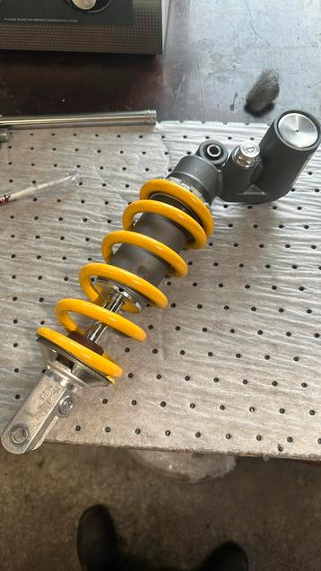 Suzuki gsxr 1000 k5 k6 achter schockdemper gereviseerd beschikbaar voor biedingen