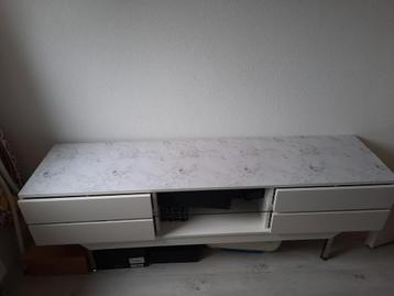 Tv meubel / dressior wit beschikbaar voor biedingen