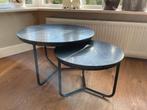 2 zwarte bijzettafels met marmeren blad, Ophalen, Minder dan 55 cm, Metaal of Aluminium, Rond