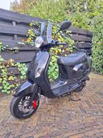 Hele nette toscane scooter 2019, Fietsen en Brommers, Ophalen of Verzenden, Zo goed als nieuw, Overige typen