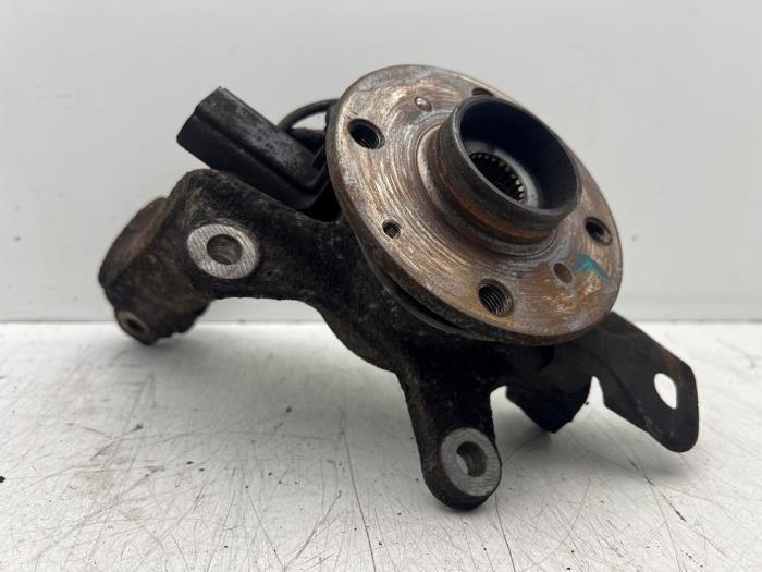 Fusee links-voor van een Toyota Aygo, Auto-onderdelen, Ophanging en Onderstel, Gebruikt, 3 maanden garantie, Ophalen of Verzenden