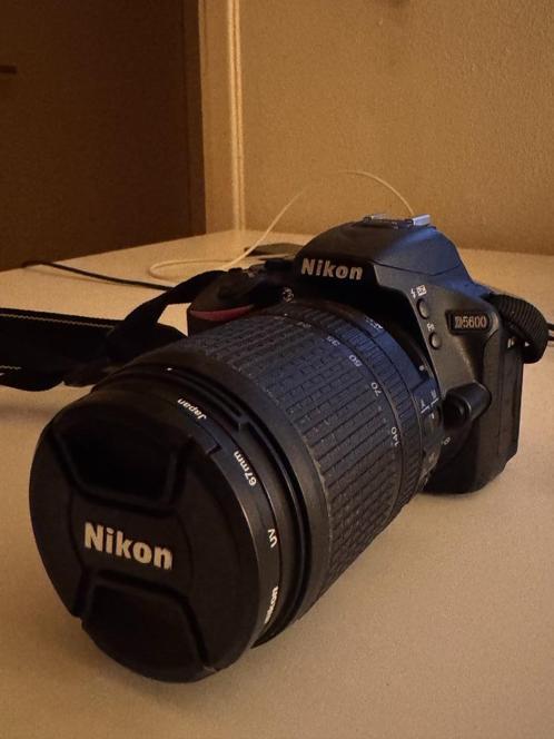 Nikon D5600 DSLR + 18-140mm Lens + 2 Batteries + 64GB SD, Audio, Tv en Foto, Fotocamera's Digitaal, Zo goed als nieuw, Spiegelreflex