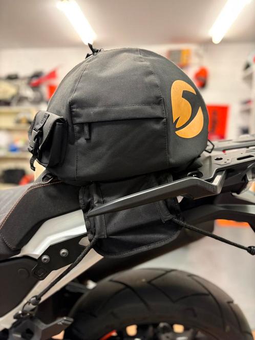 Helmtas. Magnetisch en kan op tank, buddyseat of rug, Motoren, Accessoires | Koffers en Tassen, Gebruikt, Ophalen of Verzenden