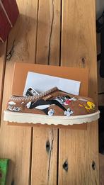 Palace UGG Looney Tunes Tasman Slipper US 43, Ophalen of Verzenden, Zo goed als nieuw, Metaal, Overige typen