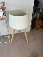 Witte Bloempot met Houten Poten, Kunststof, Rond, Binnen, Ophalen of Verzenden