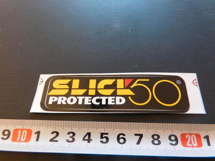 sticker SLICK 50 protected, Verzamelen, Stickers, Zo goed als nieuw, Ophalen