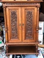 Antieke houten kast met houtsnijwerk, Ophalen