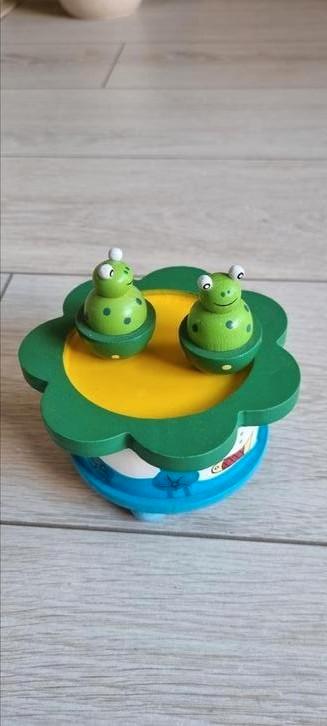 Superlief muziekdoosje met draaiende kikkertjes  beschikbaar voor biedingen