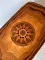 Ingelegde houten salontafel uniek, Ophalen, 50 tot 100 cm, Zo goed als nieuw, Overige vormen