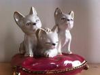 Three kittens on a cushion. About 6 cm high., Ophalen