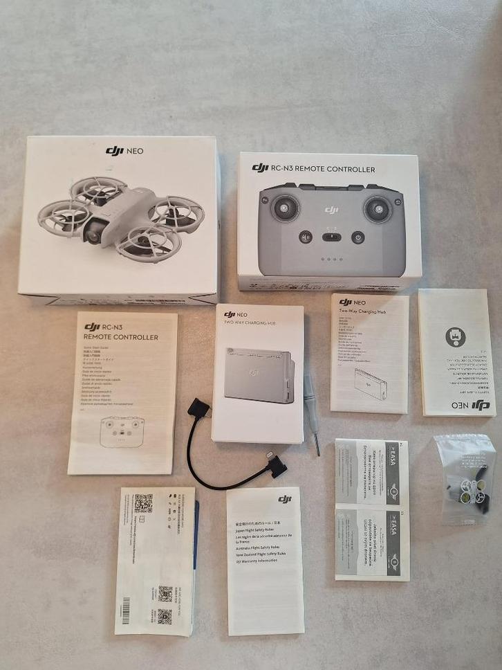 DJI Neo drone, controller en charging hub, Audio, Tv en Foto, Drones, Zo goed als nieuw, Drone met camera, Ophalen