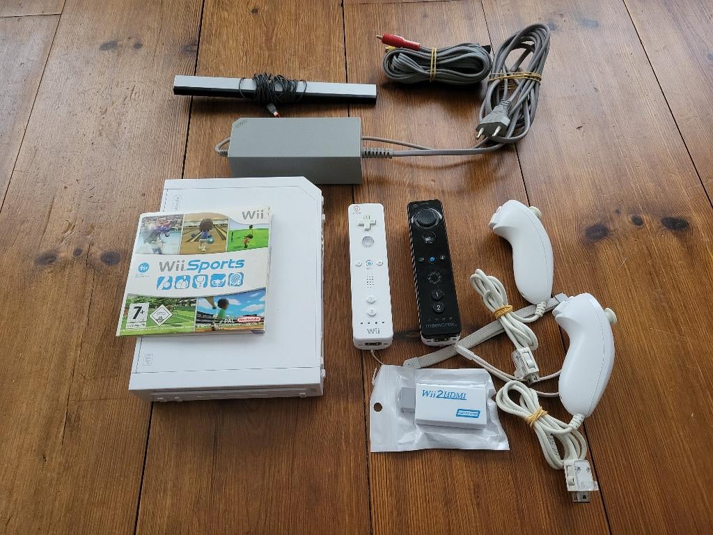 Nintendo Wii met 2 controllers, 2 nunchuks, wii2hdmi adapter, Spelcomputers en Games, Spelcomputers | Nintendo Wii, Zo goed als nieuw