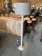 Zeer fraaie Houten staande lamp Landelijk/Sober/klassiek, Huis en Inrichting, Lampen | Vloerlampen, Ophalen, Hout, Landelijk/Sober/Klassiek