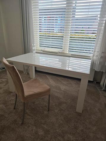 Mooie Eettafel * Hoogglans wit * B 160 x L 90 x H 75 cm  beschikbaar voor biedingen