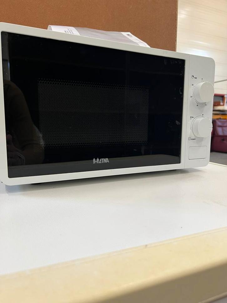 ETNA SMV220WIT magnetron 20L | Compact & compleet, Witgoed en Apparatuur, Magnetrons, Zo goed als nieuw, Draaiplateau, Ophalen of Verzenden