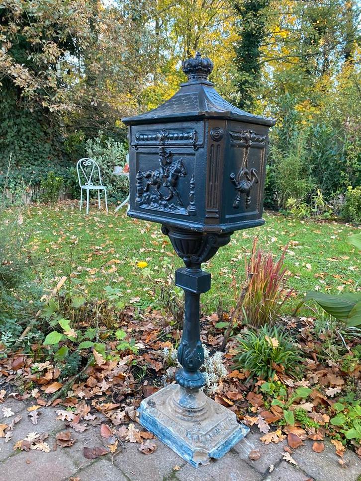 Gietijzeren Brievenbus Paard & Ruiter - 120cm, Tuin en Terras, Brievenbussen, Zo goed als nieuw, Staande brievenbus, IJzer, Ophalen