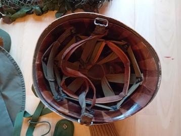 Militaria Set: Legerschoenen, Helmen, Plunjezak beschikbaar voor biedingen