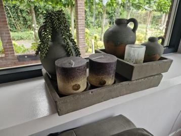 Dienbladen met accessoires  beschikbaar voor biedingen
