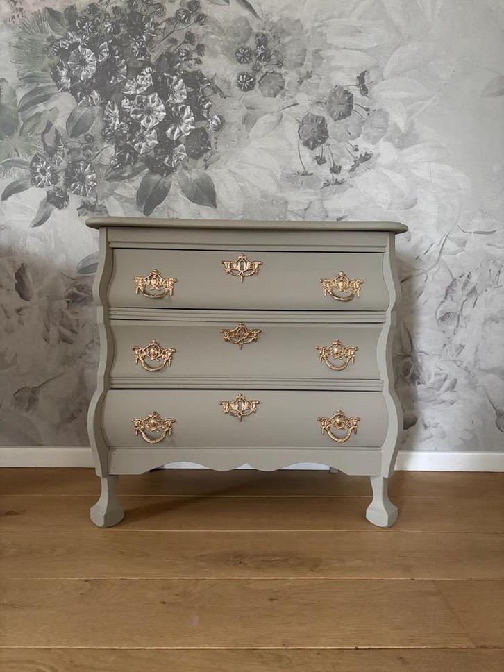 Beige ladekastje met gouden details - Buikkastje, Huis en Inrichting, Kasten | Ladekasten, Gebruikt, 50 tot 100 cm, 25 tot 50 cm