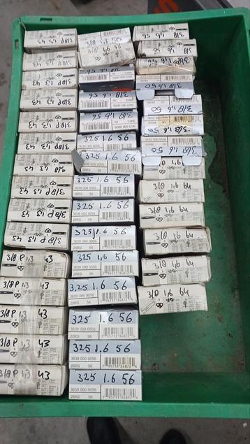 Partij Kettingzaag Zaagkettingen NIEUW 43 stuks beschikbaar voor biedingen