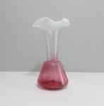 Victoriaanse vaas roze glas, geschulpte rand..., Ophalen of Verzenden
