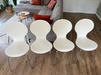 4 witte stoelen, samen voor €30, Huis en Inrichting, Stoelen, Ophalen, Wit, Zo goed als nieuw, Vier